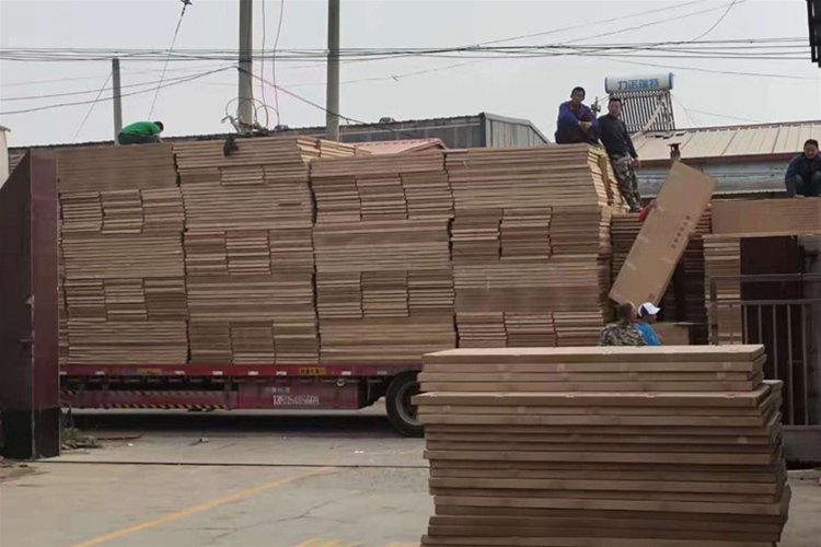 4.20日电暖器发货现场